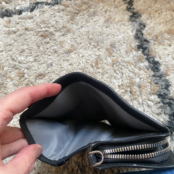 Small Black TUMI Wallet-has zipper and snap.  Many card sections, good condition - Picture 11 of 11